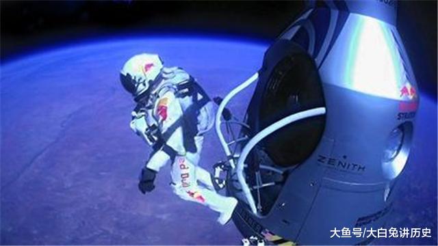 当初那个从3.9万米高的太空中,跳伞回地球的人,现在怎么样了?