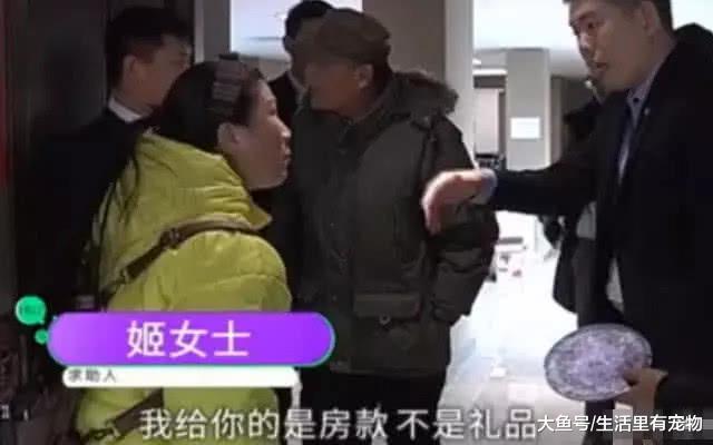 女子20多萬買房被坑，想要退款，開發商：給你退20多萬禮品！