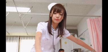 爆笑GIF图：这样穿连体裤个性十足，但是真的方便吗