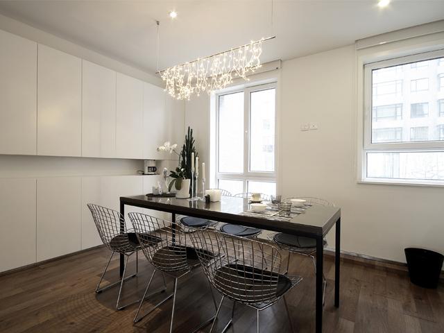 朋友硬要和我斗谁家漂亮，结果被我家的客餐厅完胜，太漂亮了！