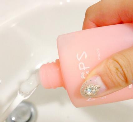 景甜随手一晒的牙膏，网友：我的牙齿用3天就白了，价格很实惠！