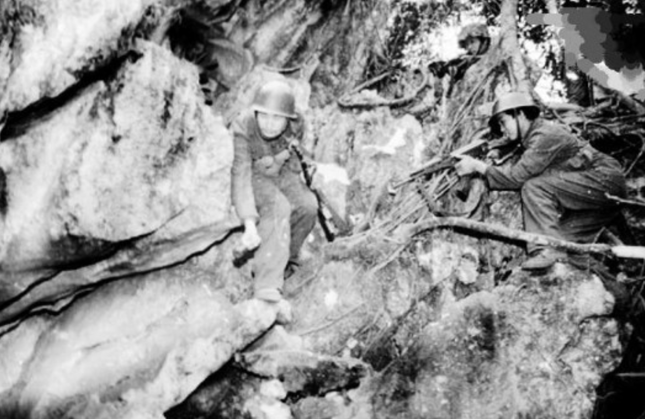 对越战争，他牺牲时身上布满170个弹孔，嘴里还死死咬住一东西