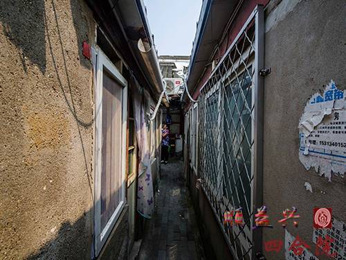 和小伙伴在大杂院玩耍是回不去了，但可以拥有这个院儿！