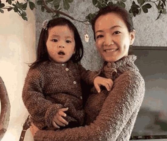 带你参观阿雅住的豪宅，如今沦为家庭主妇，生活也很清闲