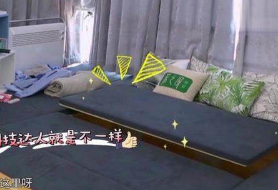 韩雪曝出自己住的房子，装修把阳台改成饭桌，这种设计太有创意了