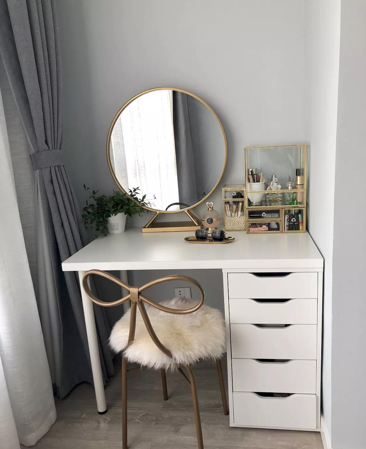 她家新房把客厅打造成影音室，不要电视机，露天阳台真羡慕，晒晒