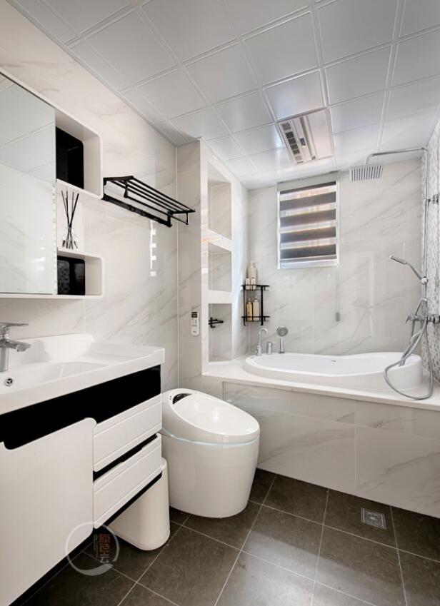 装修贴瓷砖，先铺地砖还是墙砖？老师傅说这样铺效果漂亮更实用