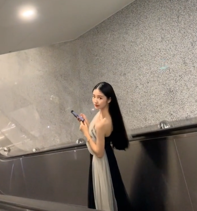 果然，美女都是黑长直！