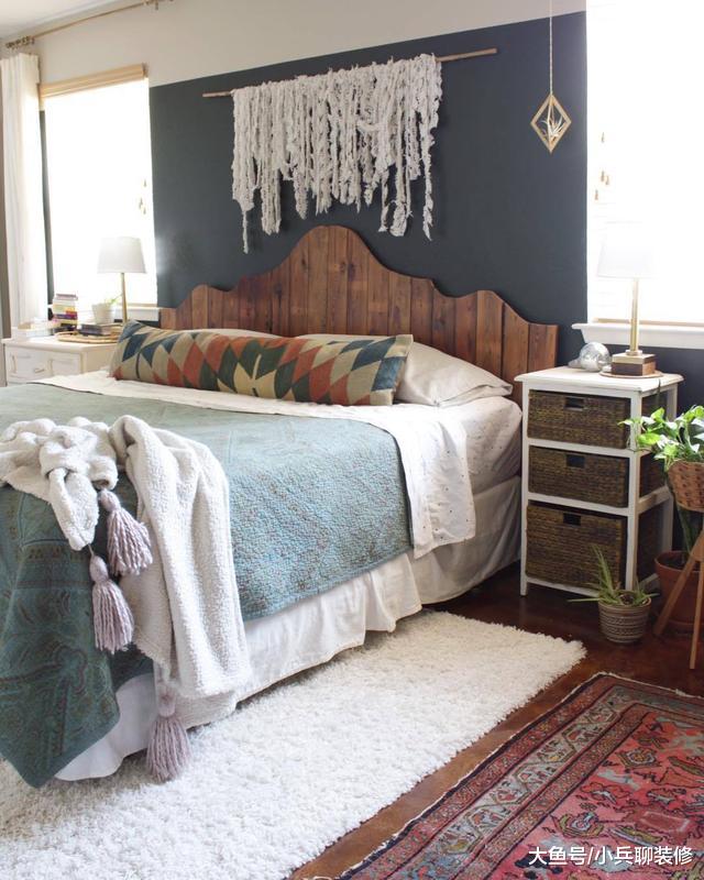 新房住好几年，这装修70年都不过时，卧室换新墙纸，感觉更美了！