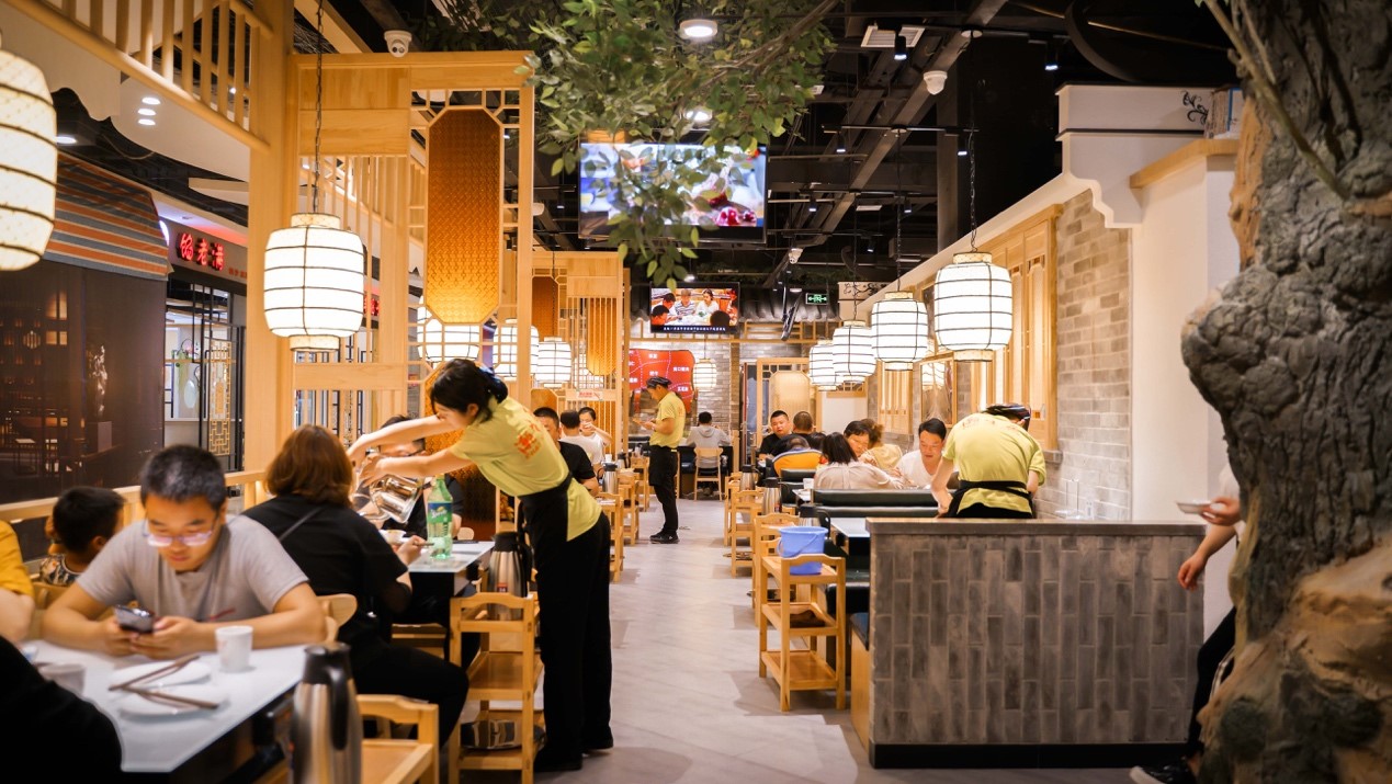 最美的不是下雨天，是和你一起吃过的潮牛匠潮汕火锅