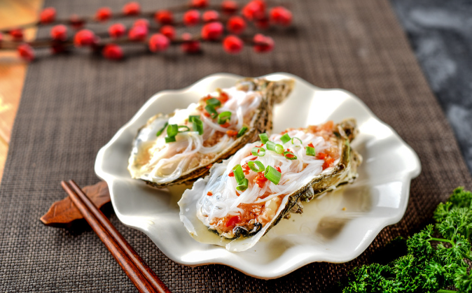 蒜蓉粉丝，从街头小吃走上百姓餐桌，成为海鲜蔬菜的完美搭配