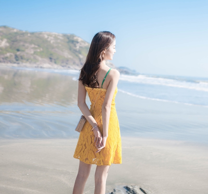 夏季热门的海边连衣裙，让你成为最吸睛美女