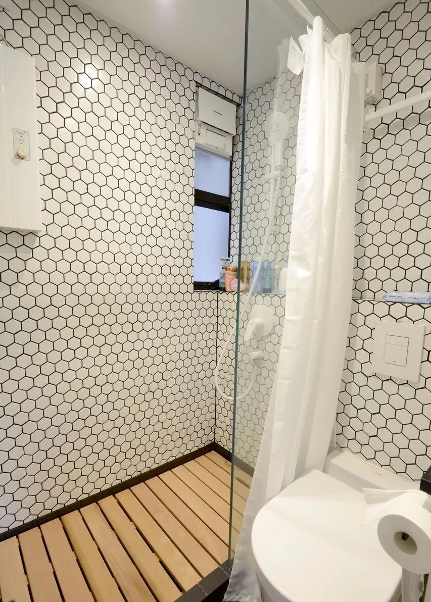 卫生间的淋浴房，怎么装隔断更好用？