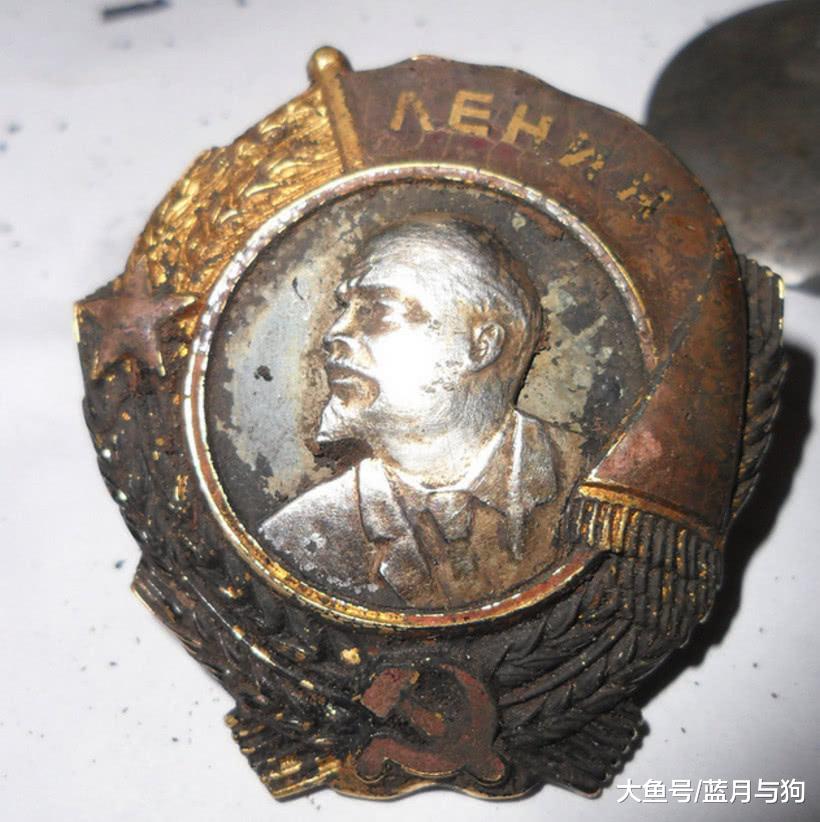 俄罗斯小伙挖鱼塘，挖出二战武器，最后一件再多钱也不能卖！