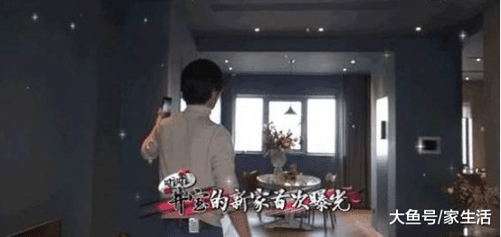 井柏然曝出自己的豪宅，整条走廊都装满衣柜，家里衣服太多了