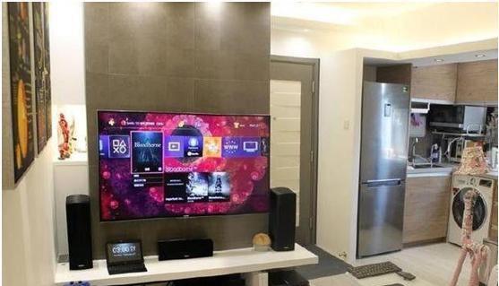 看望定居香港的朋友，全程尴尬，价值1千多万的50平豪宅就这样？