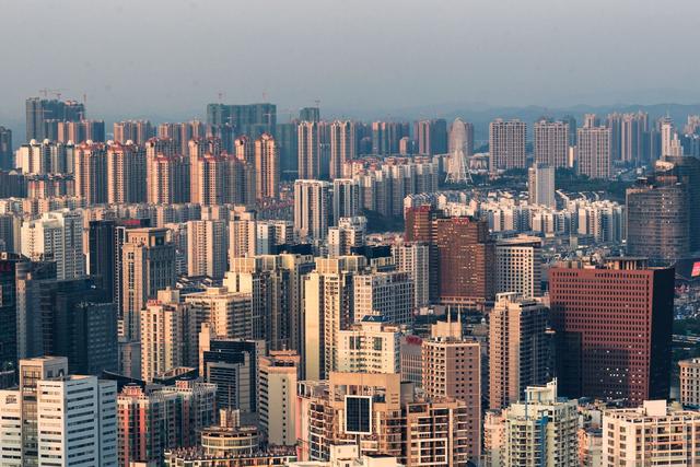 房产税究竟从第一套起征还是第三套起征？专家：不要按套数征