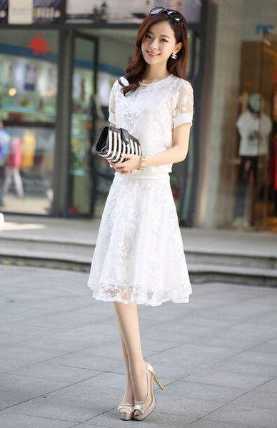 换上欧美风连衣裙都是聪明的女人，显瘦优雅，美得倾国倾城