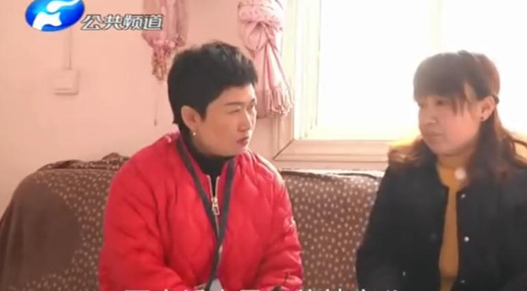 丈夫欠债几十万，妻子撇下5个孩子回娘家，男子：她还想着丰胸