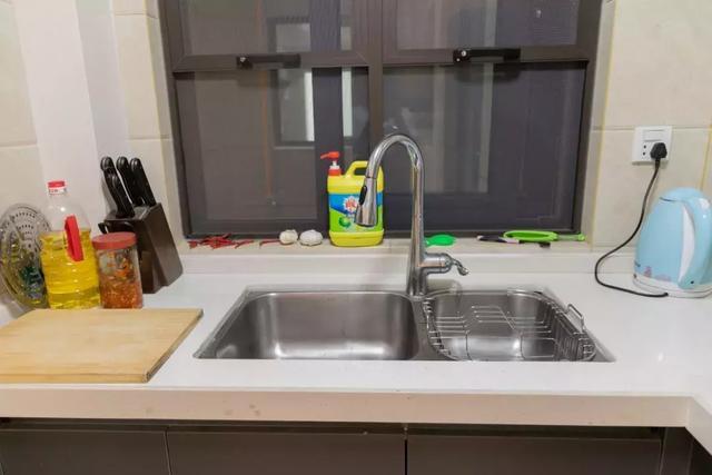 晒晒我家60平小两房，不同的区域都做储物空间，更适合家庭居住