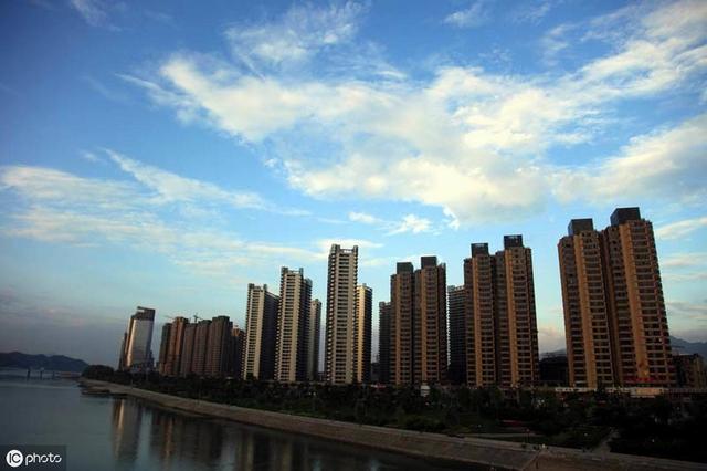 重庆楼市：房价该降不降，在等什么？其实，有人已经动手了