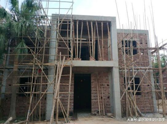 父子俩齐上阵只花18万自建两层半小洋房, 邻居们看后感叹胆大敢做