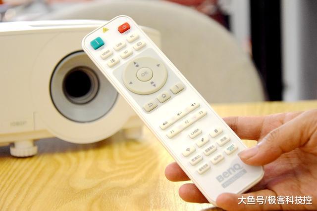 摆脱传统线体束缚，明基E580无线投射定义新商务投影