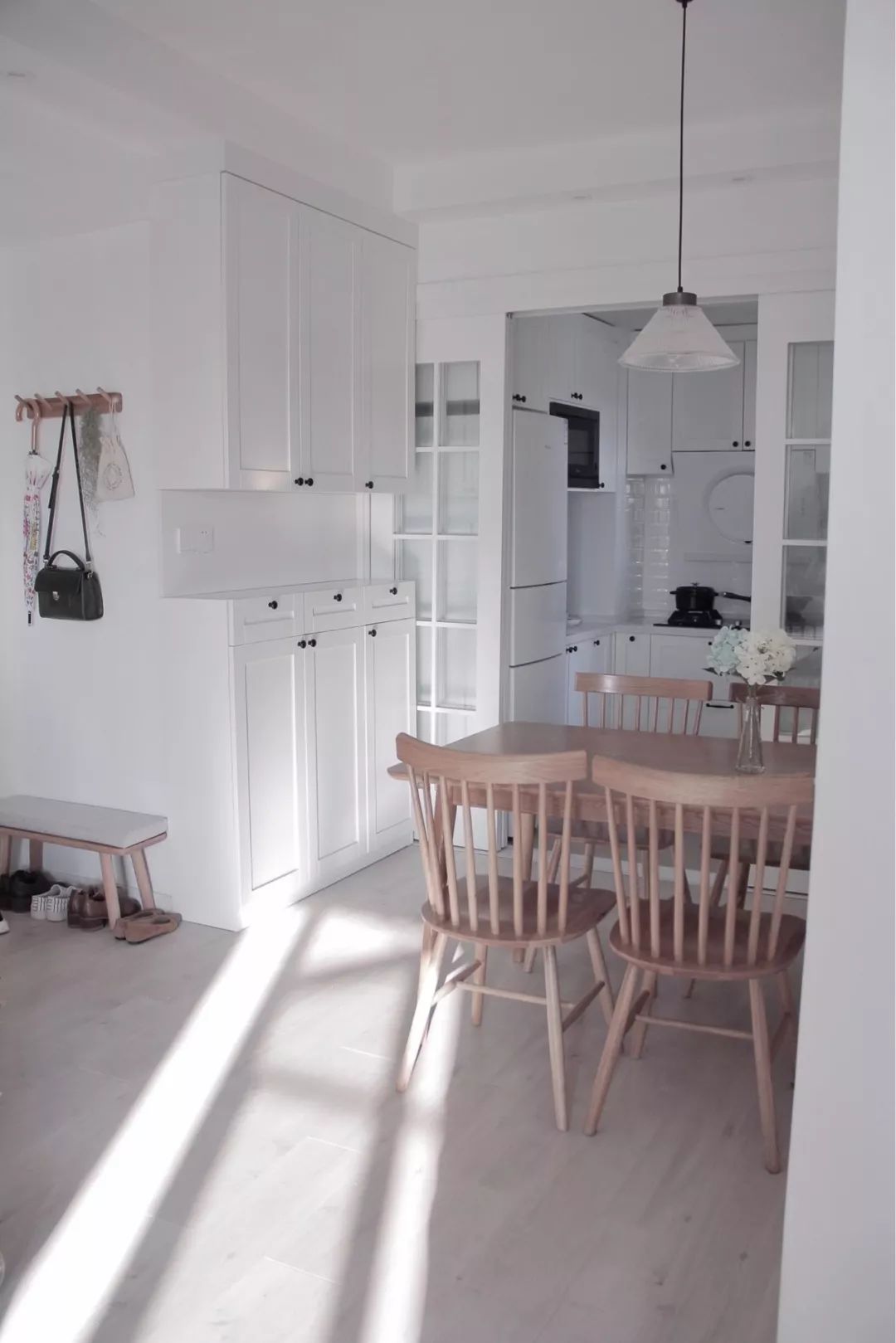 定制餐边柜，记得带抽屉，很方便的设计！