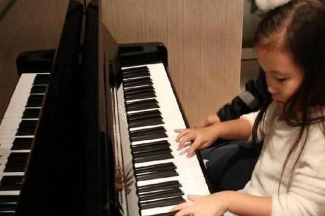 参观郭可盈和林文龙的家，在香港能住这么大的房，身家至少也过亿