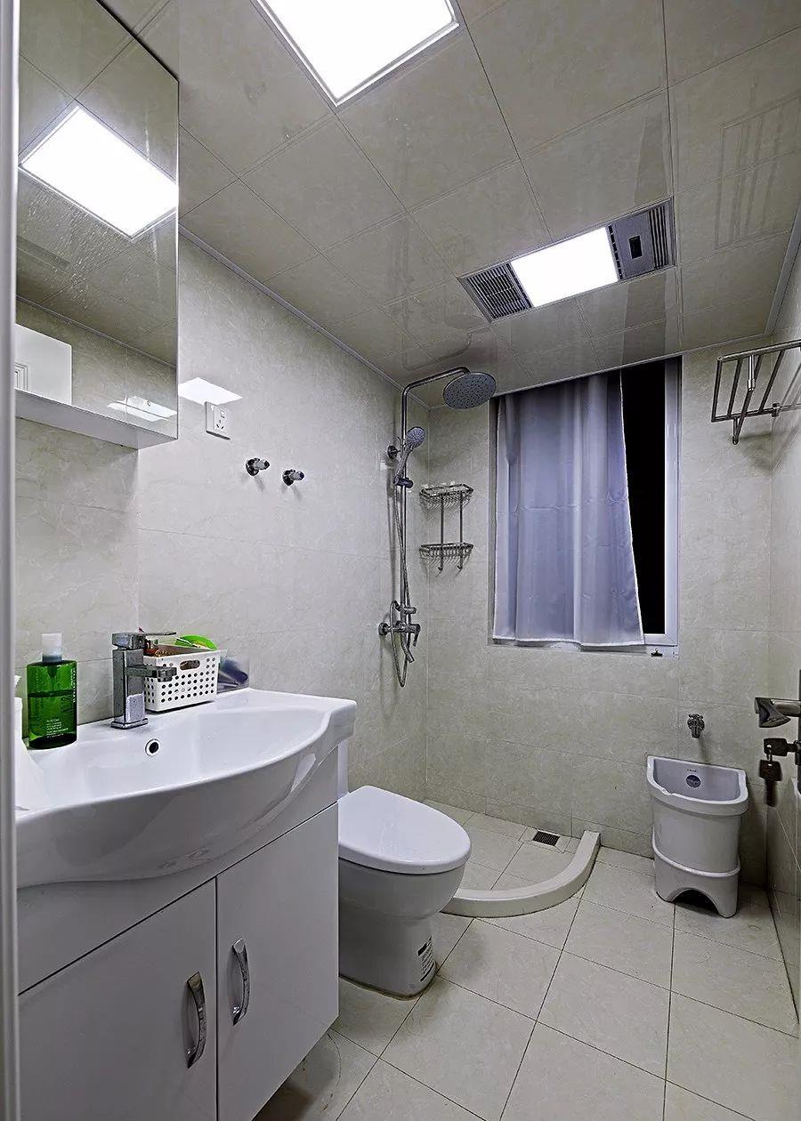 卫生间干湿分离这样装，非常漂亮，洗澡也方便！