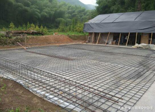 不挖地基直接做满堂红建三层别墅, 完工后成邻居们茶余饭后的笑话