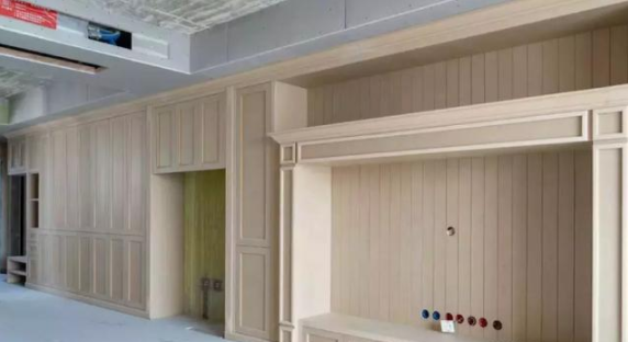 全屋定制和木工现场做柜子，优点和缺点都有什么？