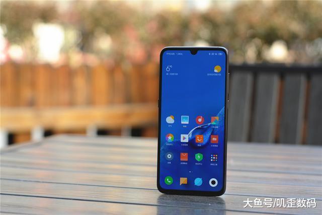 雷军终服软，小米9一夜开启“清仓价”，网友：还是买太早！
