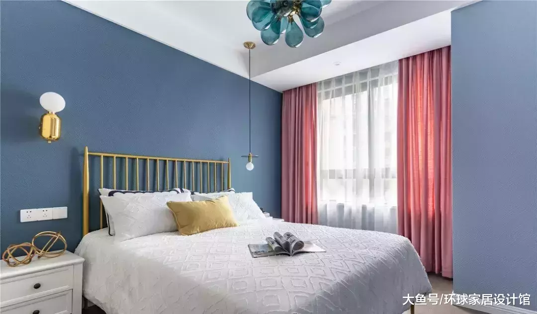 太聪明了! 书房这样搁一块板, 书桌不用买还显宽敞!