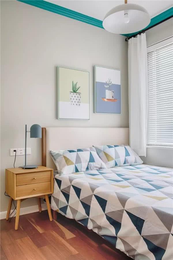 小户型二居室装修案例，客餐厅的烟灰粉墙面很好看！