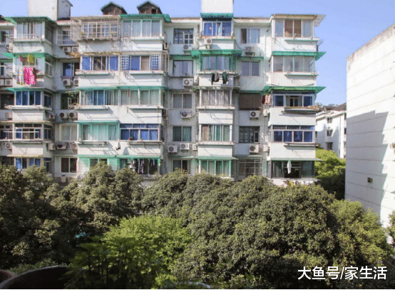 为什么有钱人都喜欢买旧式小区? 问完内行人原因, 我恍然大悟