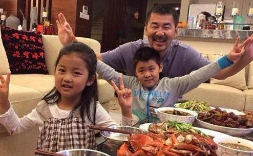 参观陈建斌现实的房子，餐餐都是大虾鲍鱼，生活质量太好了