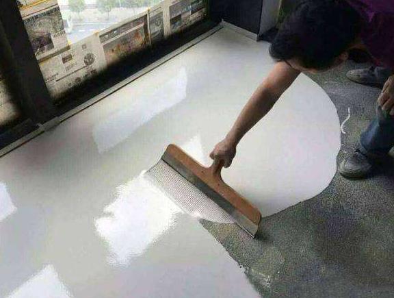 地面铺木板也已经过时了，如今更流行铺这种，全屋档次拉高不少