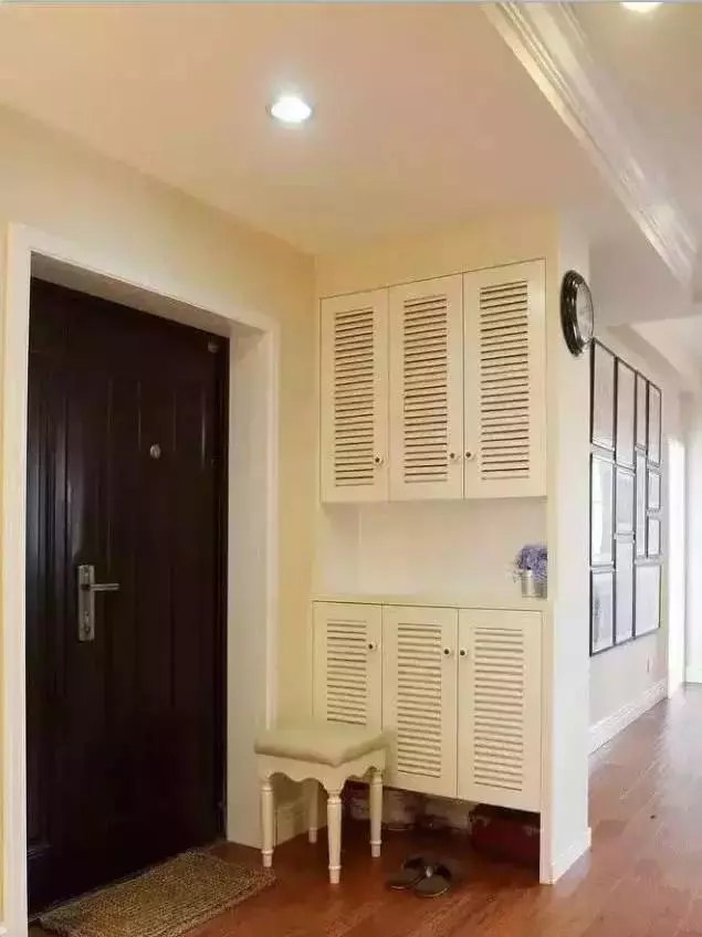 把玄关鞋柜做成入墙式，好看实用还不占地！