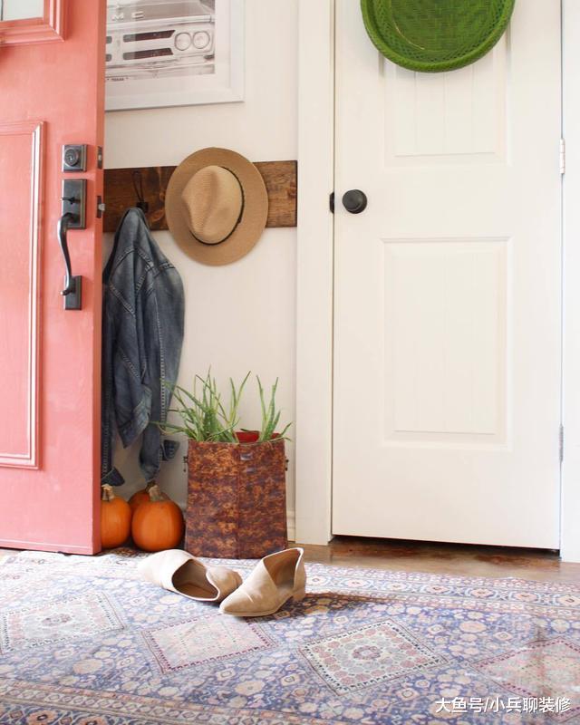 新房住好几年，这装修70年都不过时，卧室换新墙纸，感觉更美了！