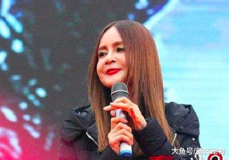 她唱《千年等一回》大火，如今却整容变毁容，这脸看着可真吓人