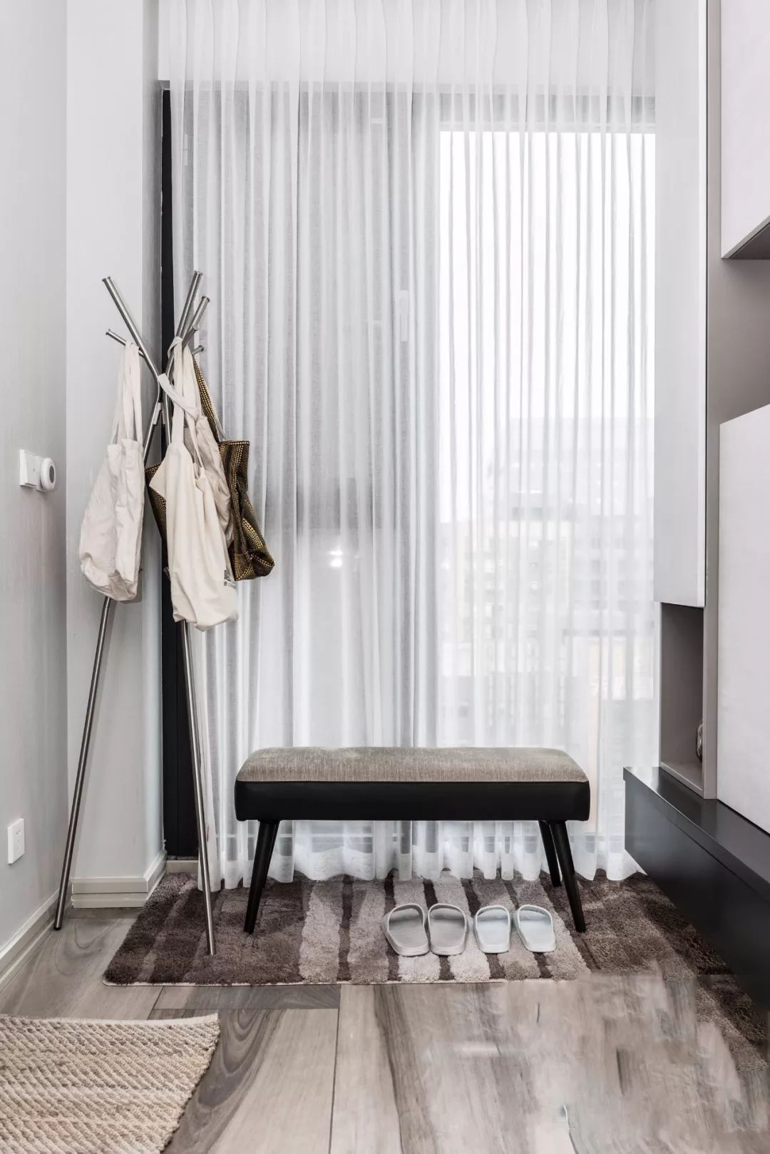 懂得摆衣帽架的人，气质一般都比较优雅！