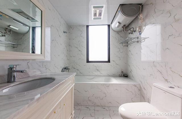 家里装修别再贴瓷砖了，现在都流行装这种代替，美观又实用