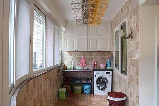 阳台只晒衣服，真是太不实用了，不如这样一装还能多出一房更实用