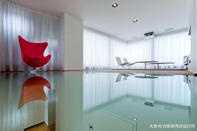 浴缸当床头, 2楼装玻璃楼板却不放家具, 这138平三层复式果然特别!