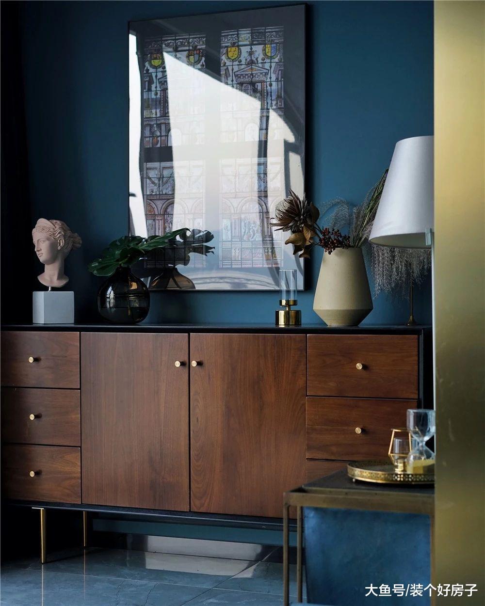 她亲手打造出与井柏然同款的家, 在书墙里藏下卧室和书房!