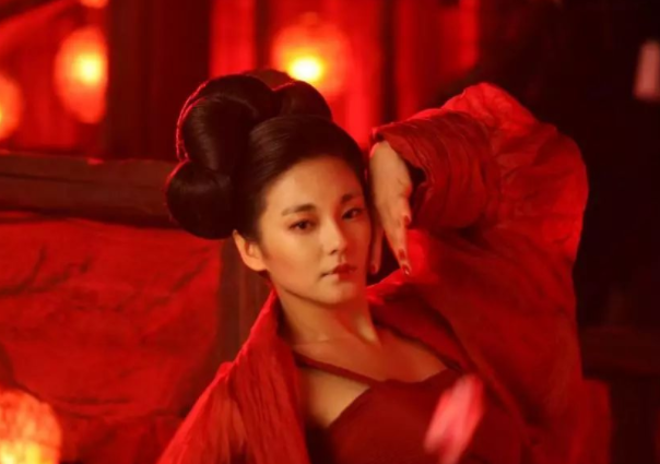 最直接的就是让自己的身体亏空，也让自己的朝廷一步步的走向灭亡！