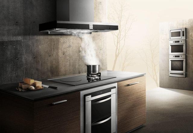 一炒菜楼里全是油烟味，是你“逆阀”装错了，这样就等于白装