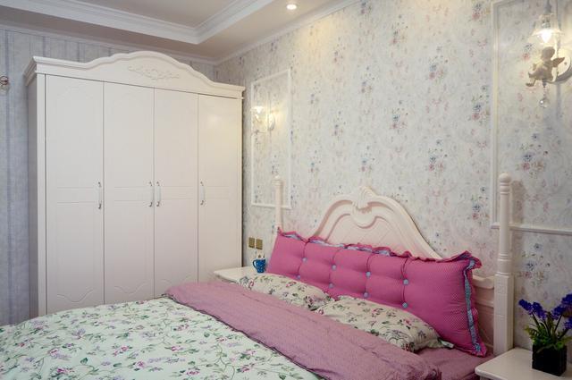 老婆不顾反对全屋贴壁纸，装修完打扫干净，亲戚说就属壁纸最漂亮