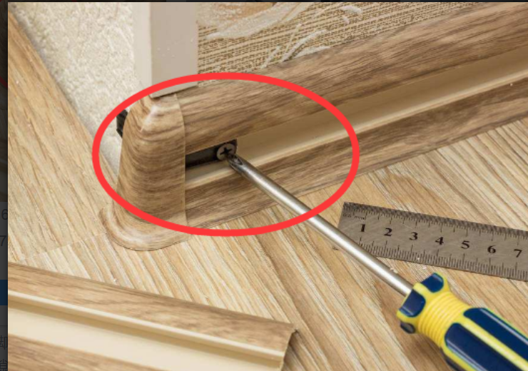 到国外出差才晓得，电线早已不用埋墙里，看人家这样安排，长知识